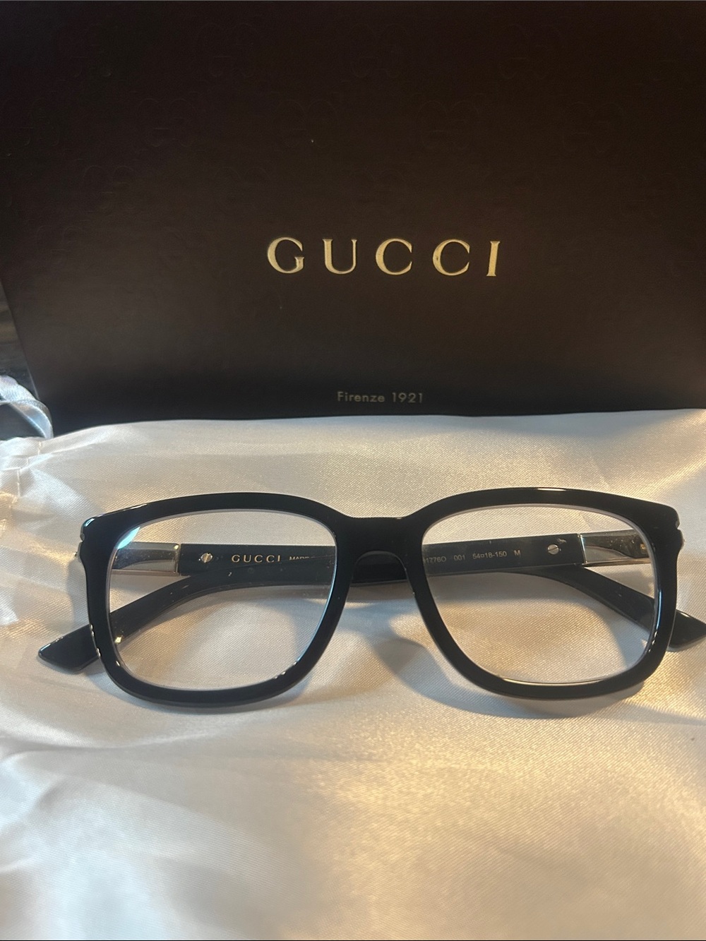 Gucci Black Rectangular Acetate Glasses eye mask and pouch